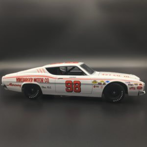 LeeRoy Yarbrough 1969 #98 Mercury Cyclone 1:24 Autographed Free Shipping 